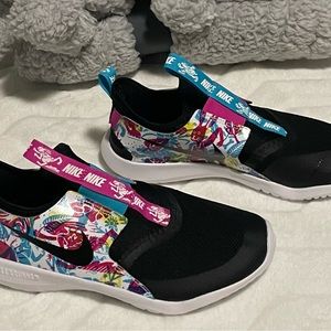 Big Girls Nike Tennis Shoes Size 5 nwot or box